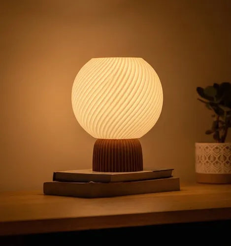 Lámpara de mesa Brown Glow Chocolate/Beige SLVJE, ideal como velador o lámpara de escritorio