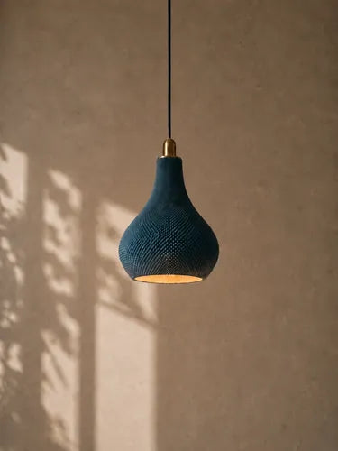 Lámpara colgante Indigo Azul SLVJE, ideal como lámpara de techo para el comedor o el living