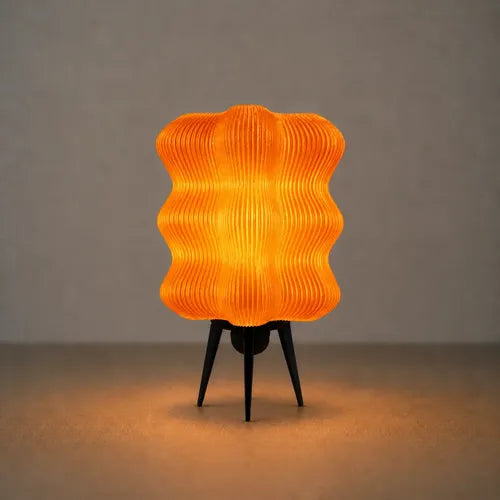 Lámpara de mesa Aura Wave Negro/Naranja SLVJE, ideal como velador o lámpara de escritorio