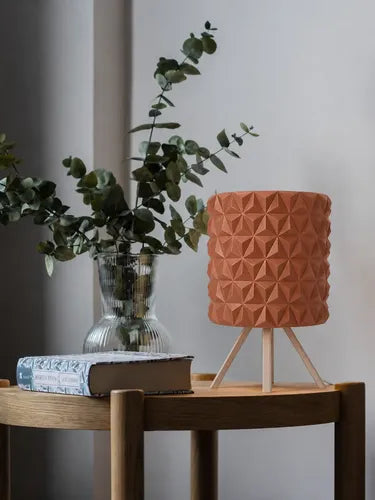 Lámpara de mesa Diamond Beige SLVJE, perfecta para el velador o el escritorio