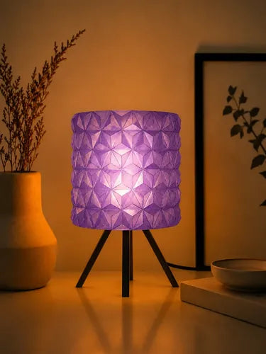 Lámpara de mesa Diamond Negro/Violeta SLVJE, perfecta para el velador o el escritorio